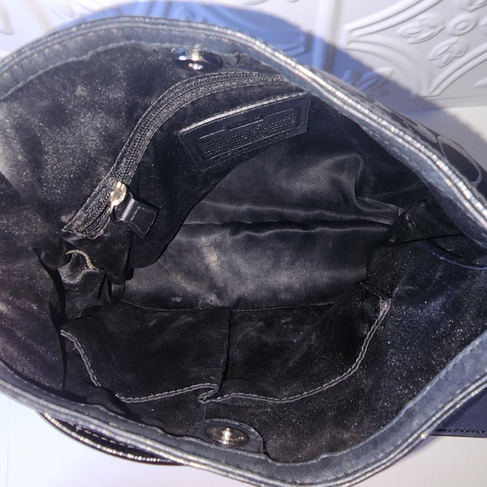 Coach Authentic Signature Black & Tan Handbag - Picture 8 of 9